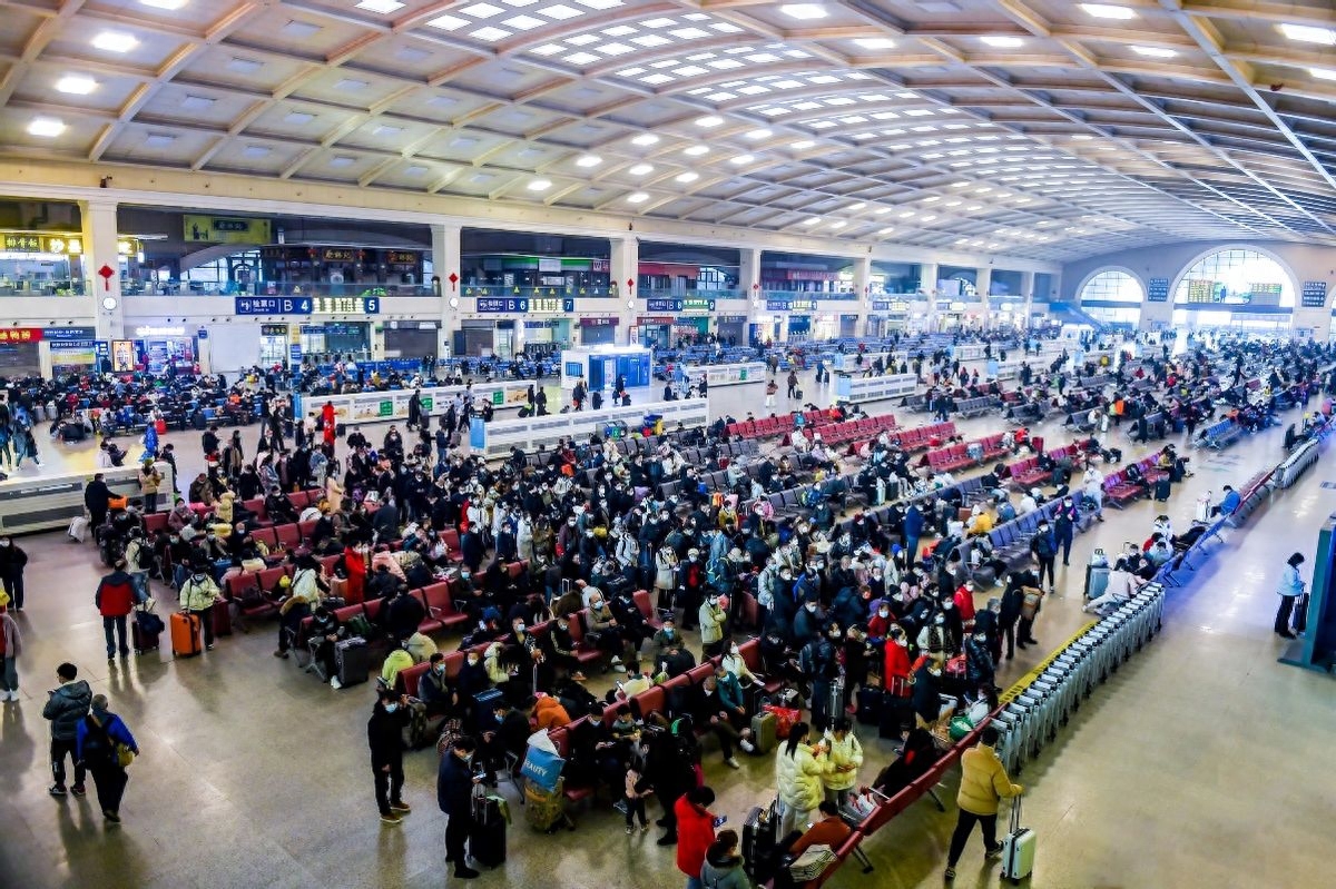 搶占未來巨量先機！板川超性能集成灶高鐵廣告正式上線武漢漢口站！