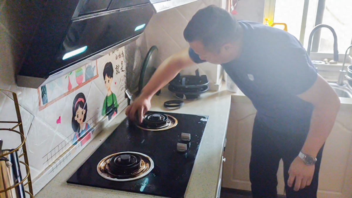 食為天,人為本丨超性能集成灶走進千家萬戶,板川電器副總裁現身說法,為消費者排“油”解難 食為天,人為本丨超性能集成灶走進千家萬戶,板川電器副總裁現身說法,為消費者排“油”解難