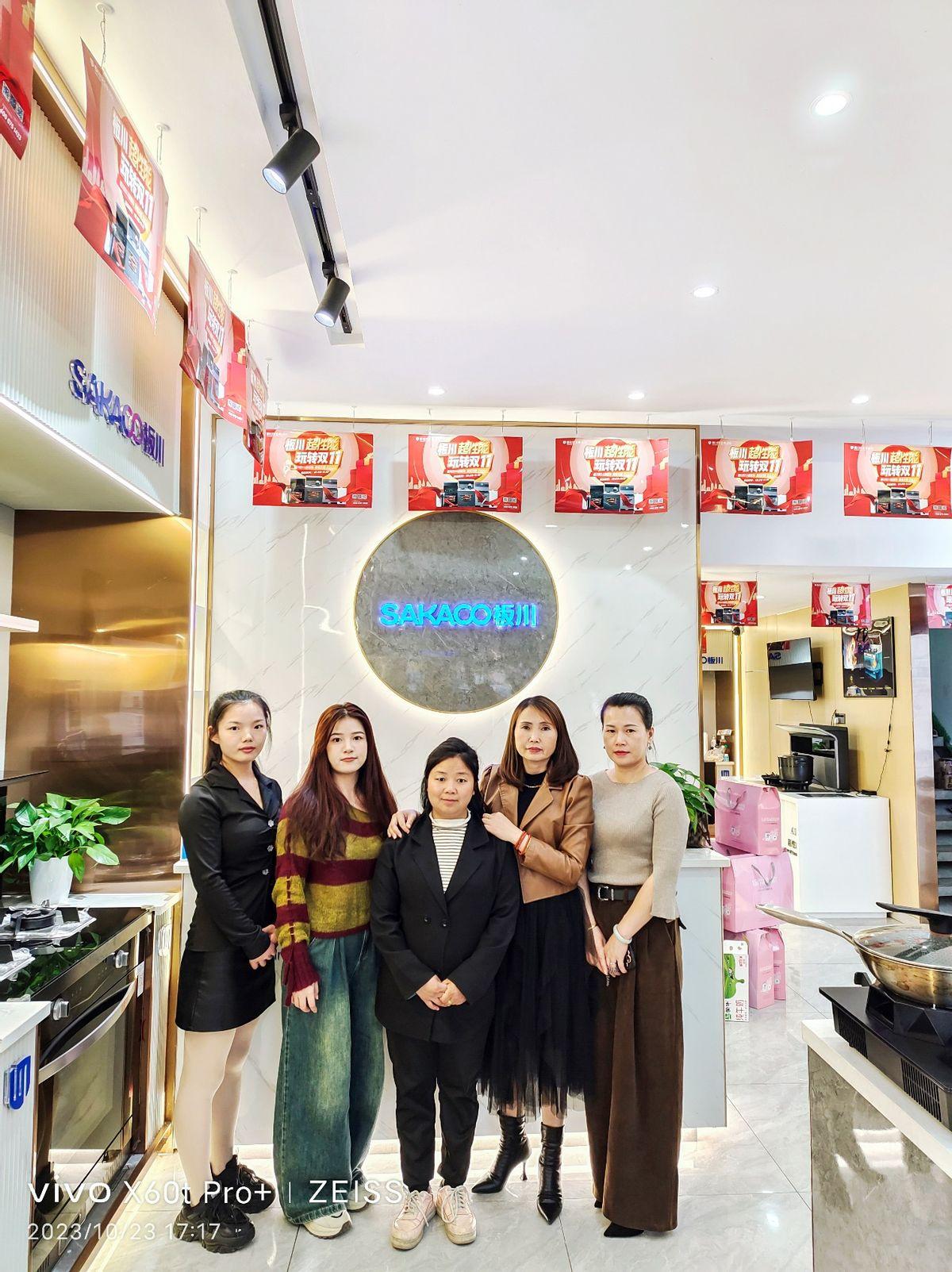 行業達人傾情力薦!板川超性能集成灶實力打造無煙廚房! 行業達人傾情力薦!板川超性能集成灶實力打造無煙廚房!