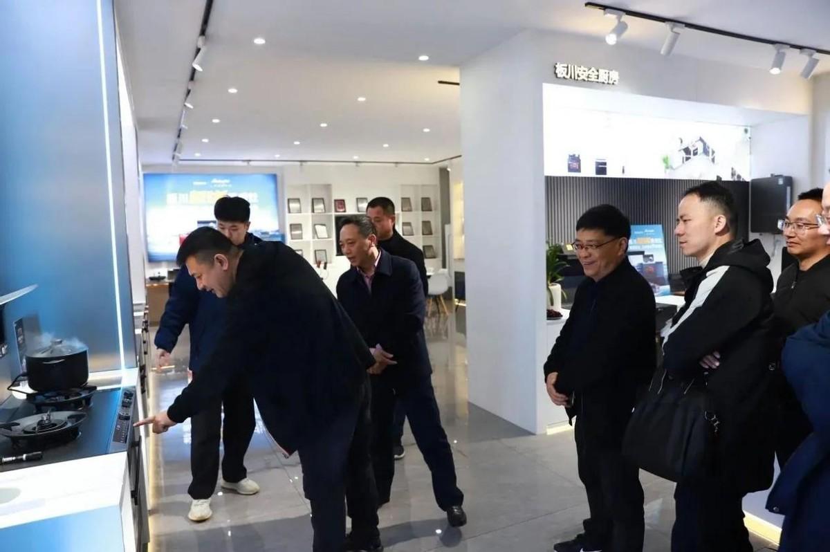 嵊州市人大常委會一行蒞臨板川電器深度調(diào)研考察,共促企業(yè)提質(zhì)增速! 嵊州市人大常委會一行蒞臨板川電器深度調(diào)研考察,共促企業(yè)提質(zhì)增速!