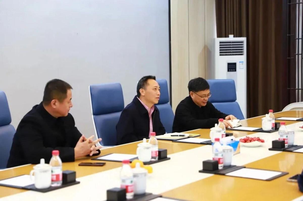 嵊州市人大常委會一行蒞臨板川電器深度調(diào)研考察,共促企業(yè)提質(zhì)增速! 嵊州市人大常委會一行蒞臨板川電器深度調(diào)研考察,共促企業(yè)提質(zhì)增速!