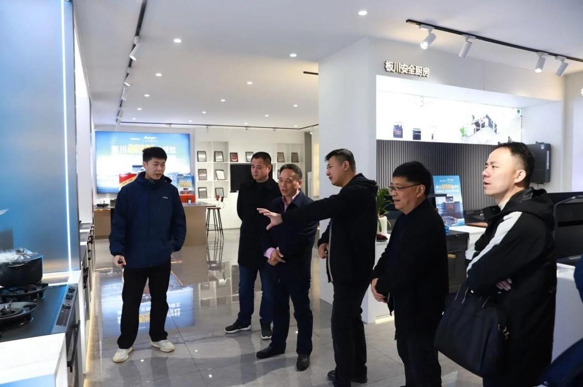 嵊州市人大常委會一行蒞臨板川電器深度調(diào)研考察,共促企業(yè)提質(zhì)增速! 嵊州市人大常委會一行蒞臨板川電器深度調(diào)研考察,共促企業(yè)提質(zhì)增速!