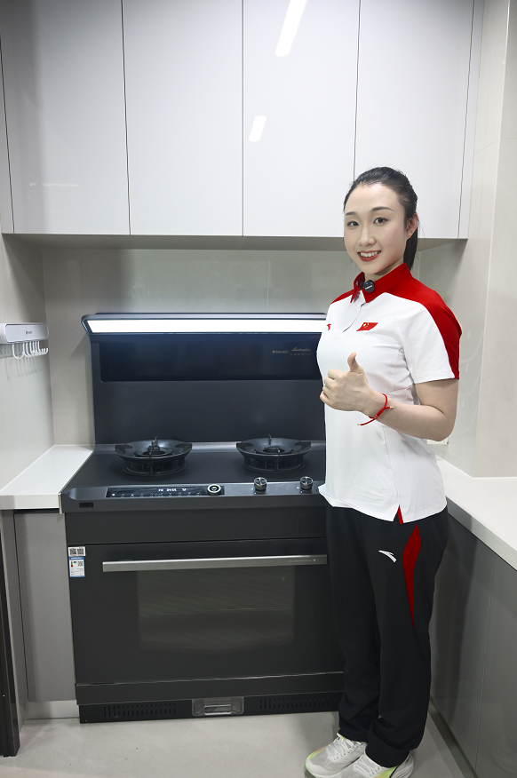 冠軍廚房誕生記｜跟著健美操冠軍馮蕾，解鎖板川安全與品質兼備的理想新廚房！