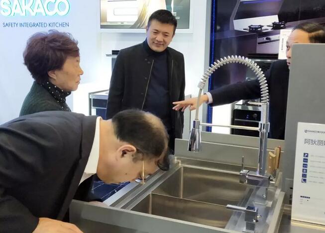 中國(guó)五金制品協(xié)會(huì)領(lǐng)導(dǎo)蒞臨板川參觀指導(dǎo)！