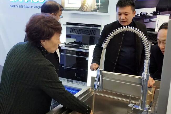 中國(guó)五金制品協(xié)會(huì)領(lǐng)導(dǎo)蒞臨板川參觀指導(dǎo)！